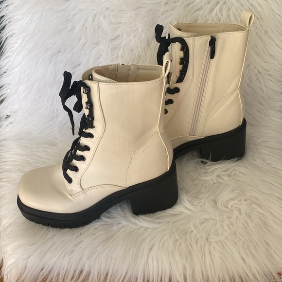 Nine West Juna 3 Women's Combat Boots Size 8M  Color Ivory - Picture 3 of 8